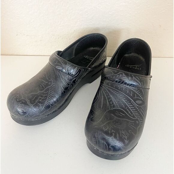 Dansko Professional Black Tooled leather clogs Size 39. or 8.5-9 - Picture 2 of 9